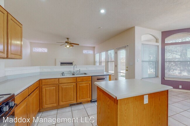 Building Photo - 4 br, 2.5 bath House - 11223 Canyonlands R...