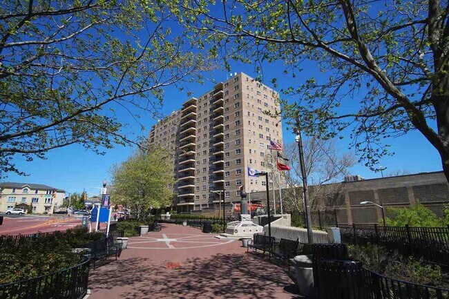 Building Photo - 7100 Boulevard E