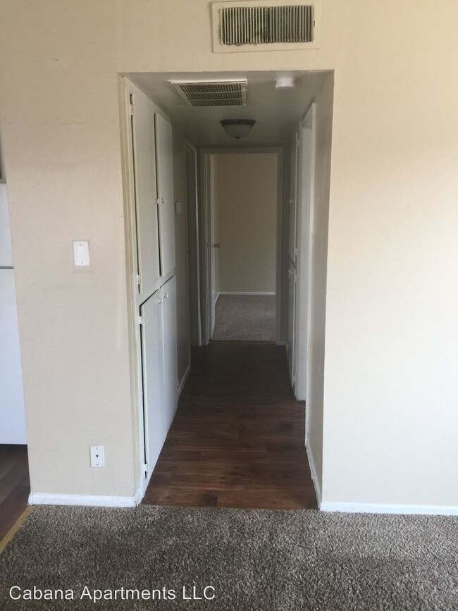 Building Photo - 728 Aster Ln