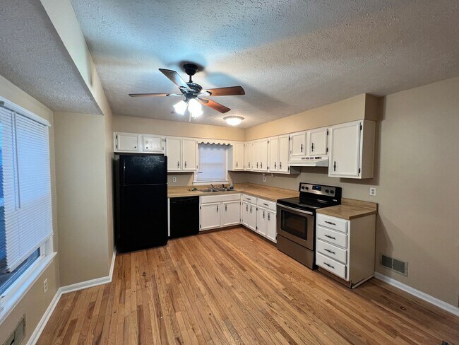 Building Photo - Great home in PRP