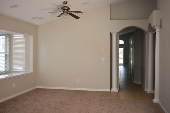 Building Photo - 2415 Sabastian St