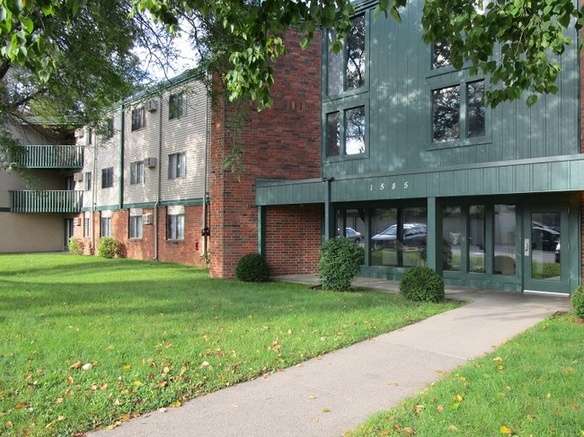 Building Photo - Fairway Woods Apartments