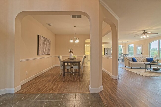 Building Photo - 9905 Whitley Bay Dr