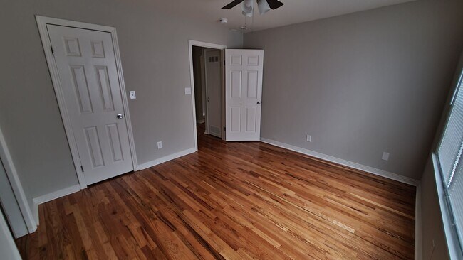 Building Photo - 104 S Palo Duro St