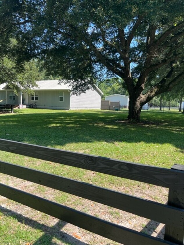 Foto del edificio - 2 Bedroom 2 Bath Duplex on Quiet Street in...