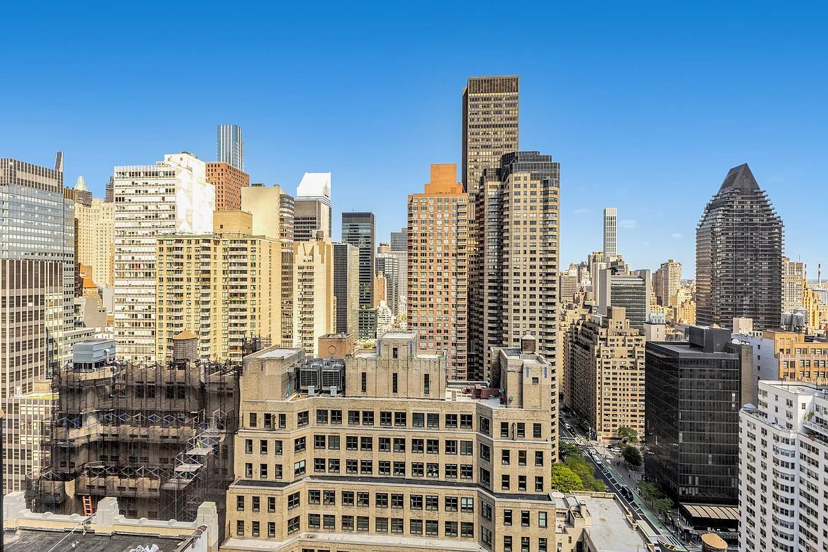Foto del edificio - 245 E 44th St