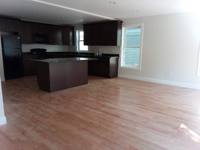 Building Photo - 2 Judge Street Path