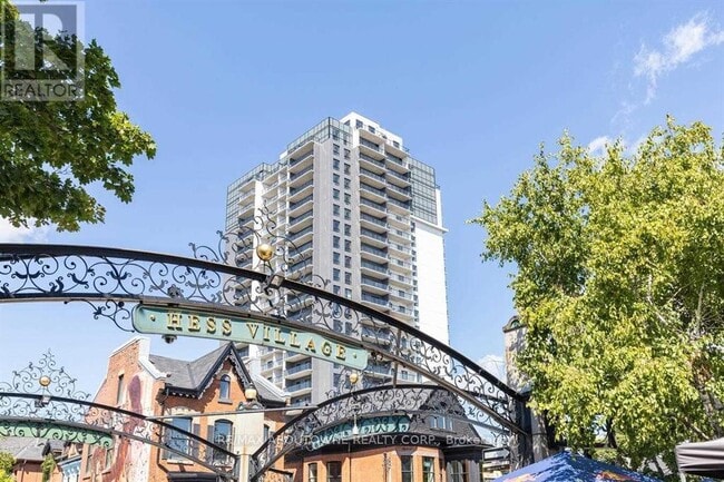 Building Photo - 15 Queen St S