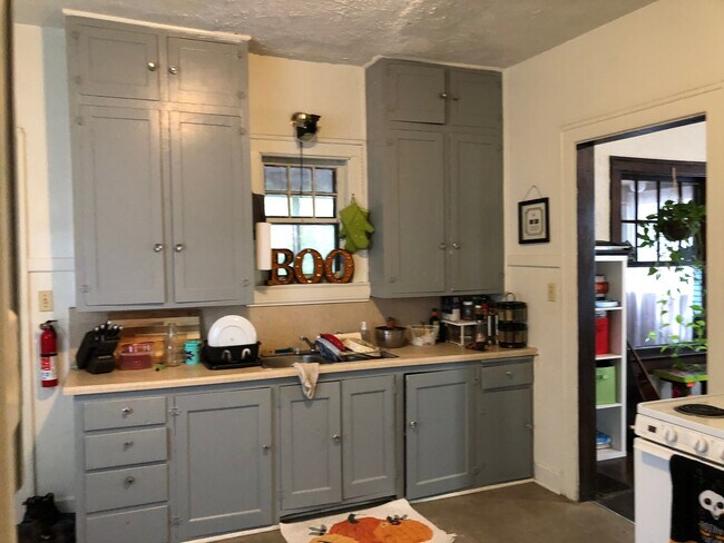 Foto del edificio - Available August 2026;  Monthly rent $3,150