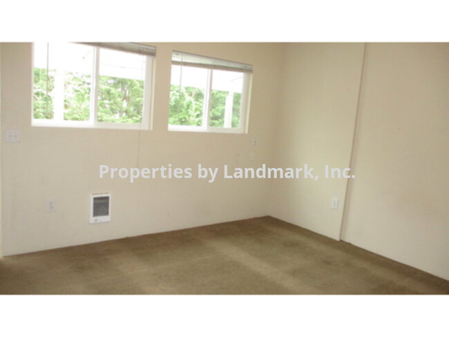 Building Photo - 605 S Sequim Ave
