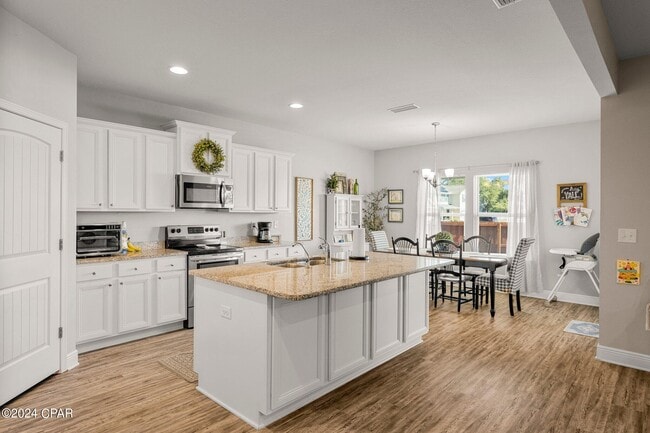 Foto del edificio - 317 Highbrook Rd