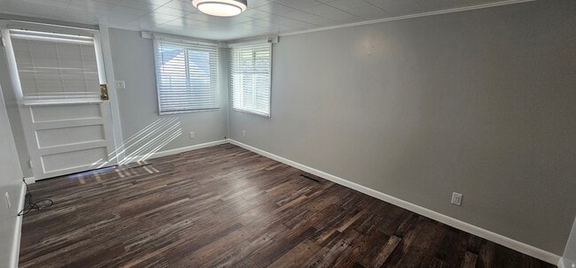 Building Photo - 545 S Carbon Ave