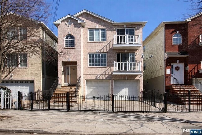 Photo - 231 N 12th St Apartment