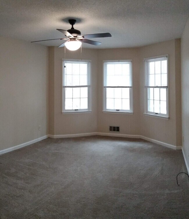 Building Photo - 261 Highland Park Dr
