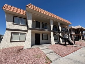 Building Photo - 1705 Breckenwood Ct