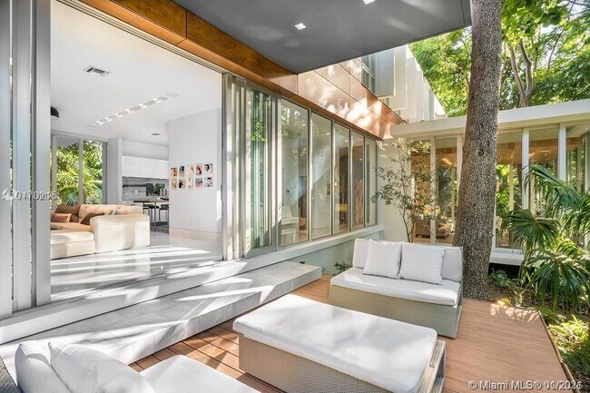 Foto del edificio - 3503 Banyan Cir