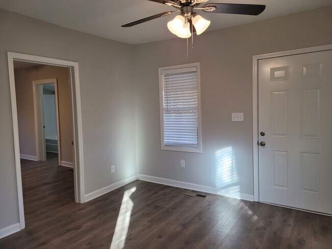 Foto del edificio - Completely Updated 2BR 2BA in Grantville-