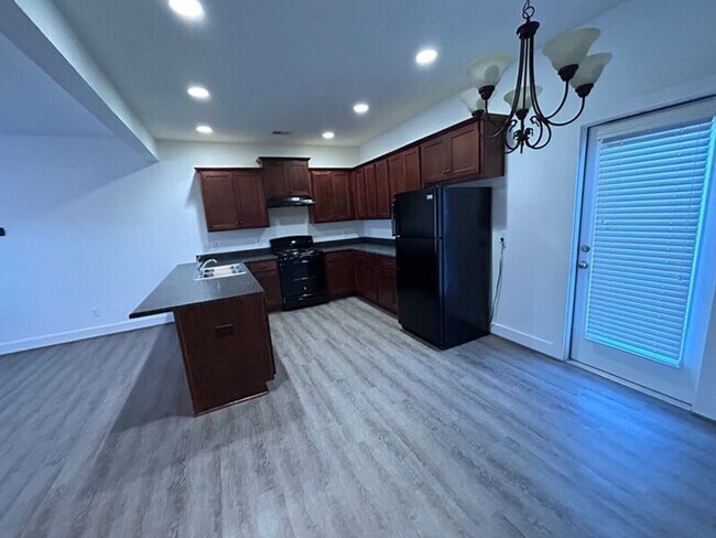 Building Photo - 585 Polo Way