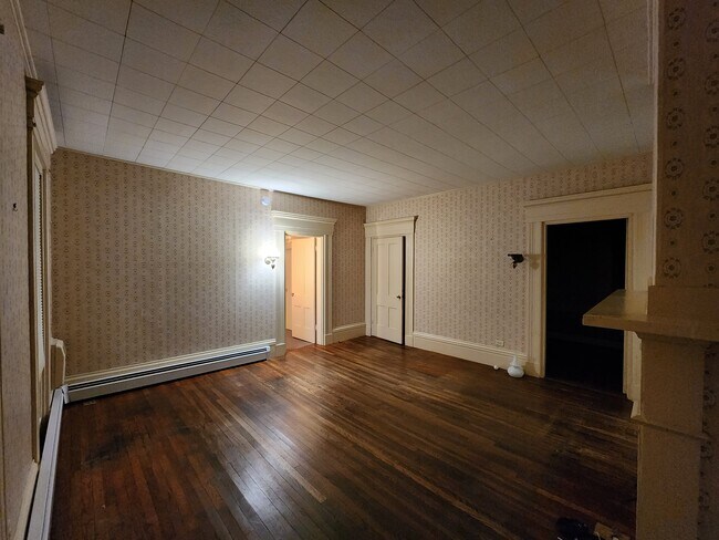Hardwood Floors - 35 School St