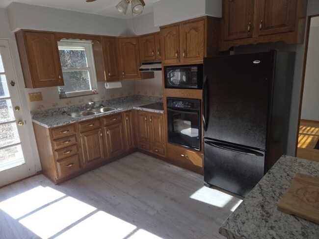 Building Photo - 6100 W Washington St