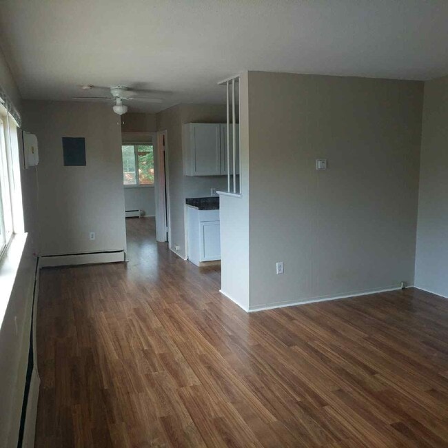 Building Photo - 266 W Fuller Ave