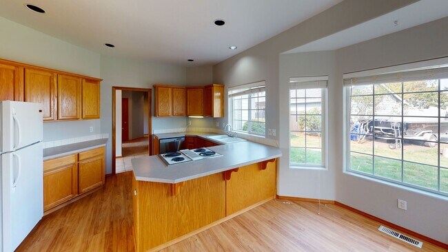 Foto del edificio - Single Level Ranch, Large Fenced Yard, Pet...