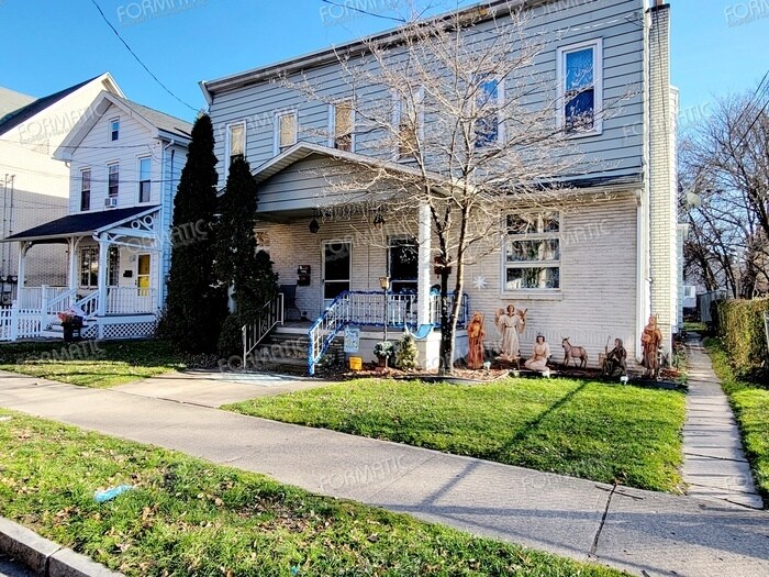 Primary Photo - Pet-Friendly Apartment With A Bonus Room!