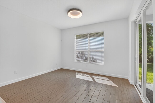 Building Photo - 4280 Buttonwood Dr