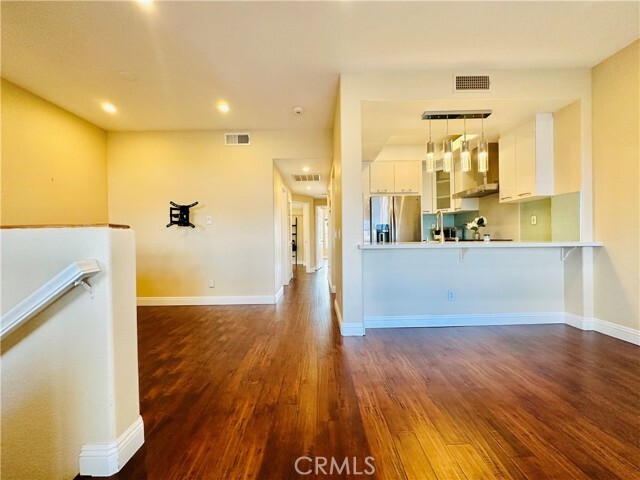 Building Photo - 1041 S San Marino Way