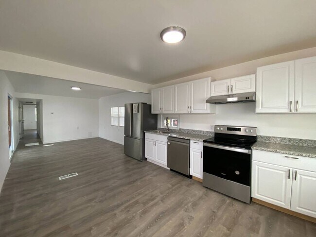 Building Photo - Relax, Fish & Unwind – Beautifully Updated Waterfront Home in Active 55+ Community