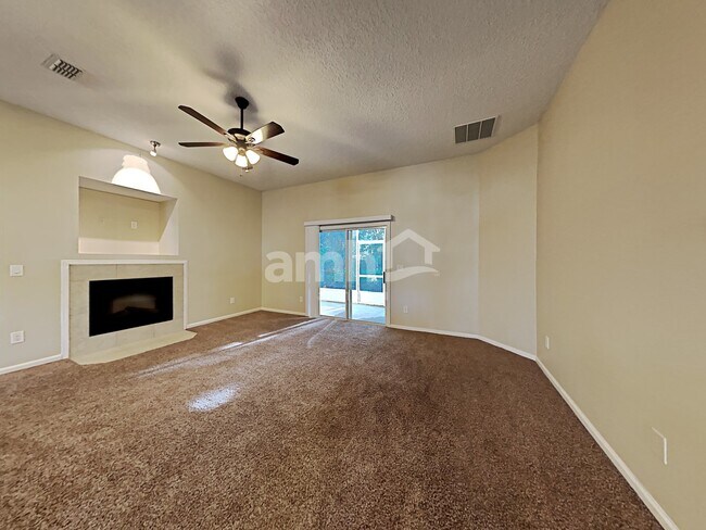 Building Photo - 11390 Oaklawn Rd