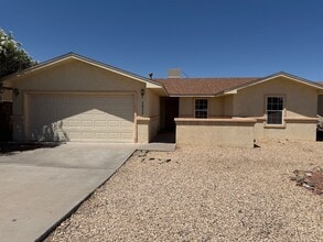 Building Photo - 2425 Bugatti Dr