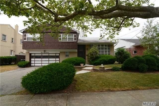 Primary Photo - 557 Amherst Dr
