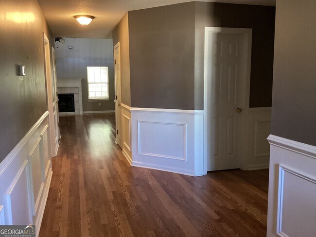 Building Photo - 365 Creekside Dr