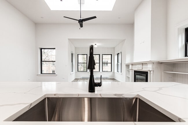 Building Photo - 1428 W Jonquil Ter