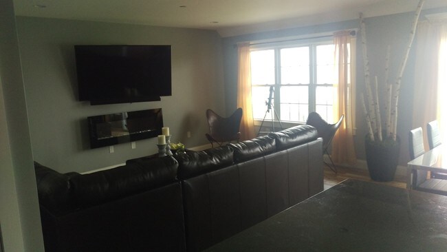 hardwood flooring throughout - 271 Draper St