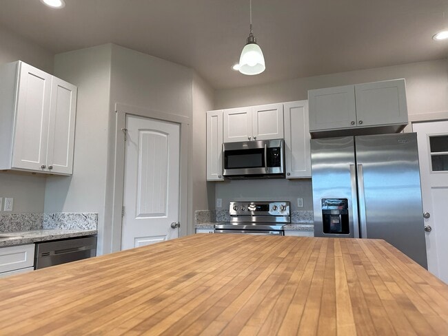 Building Photo - 187 Courthouse Way