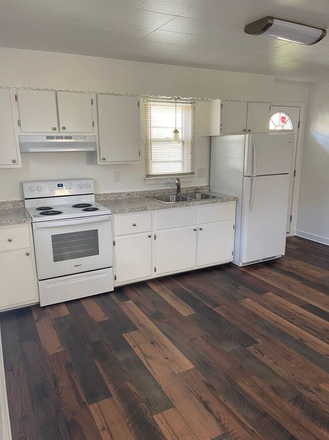 Building Photo - 1 Bedroom/1 Bath Cottage  Kingsport, TN