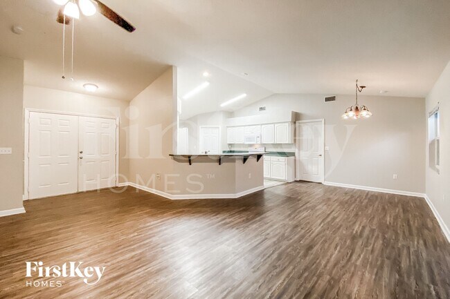 Foto del edificio - 6351 Hampton Pointe Cir