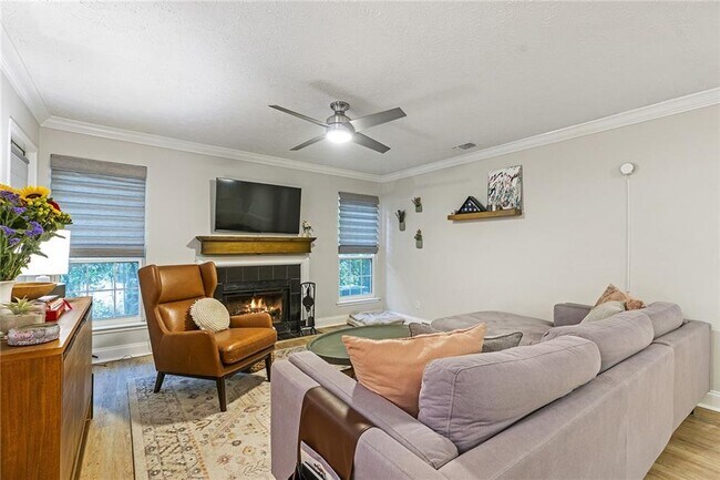 Foto del edificio - 6800 Glenridge Dr