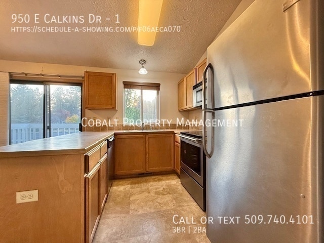 Building Photo - 950 E Calkins Dr