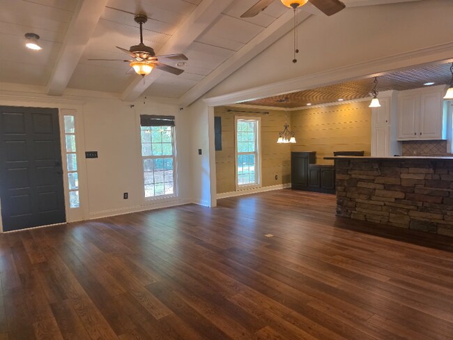 Building Photo - 547 Toonigh Rd