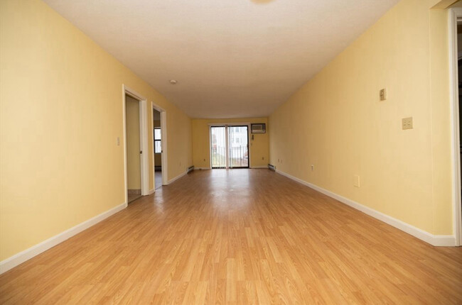 Building Photo - 10 Wrentham Rd