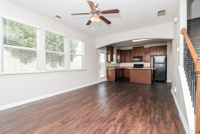 Building Photo - 98 High Point Way