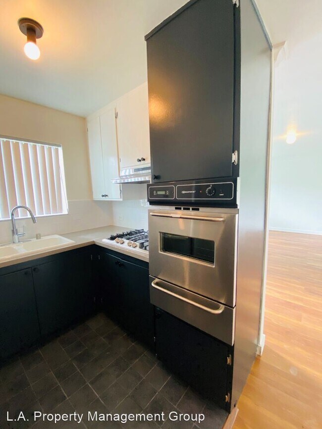 Building Photo - 1437 E Windsor Rd