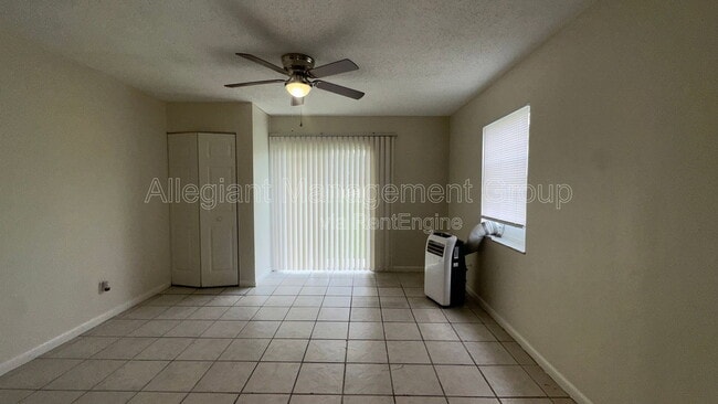 Building Photo - 622 Royalty Ct