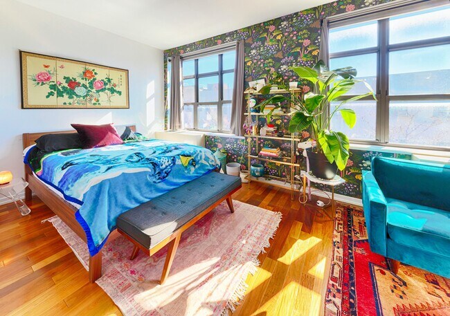 Building Photo - Mint and Sunny Alcove Studio