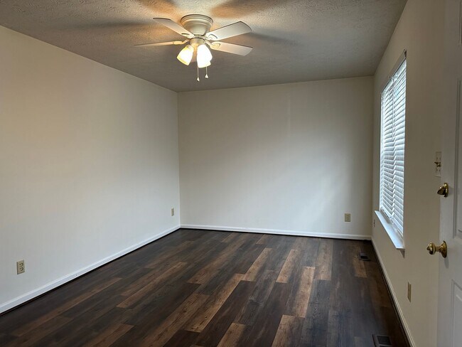 Foto del edificio - End Unit Townhome