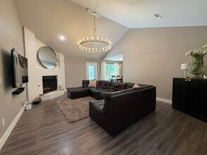 Building Photo - 1314 N Fieldstone Ave