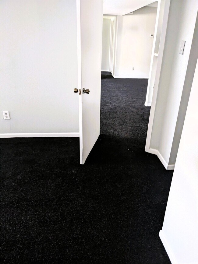 Foto del edificio - 8421 Hearth Dr